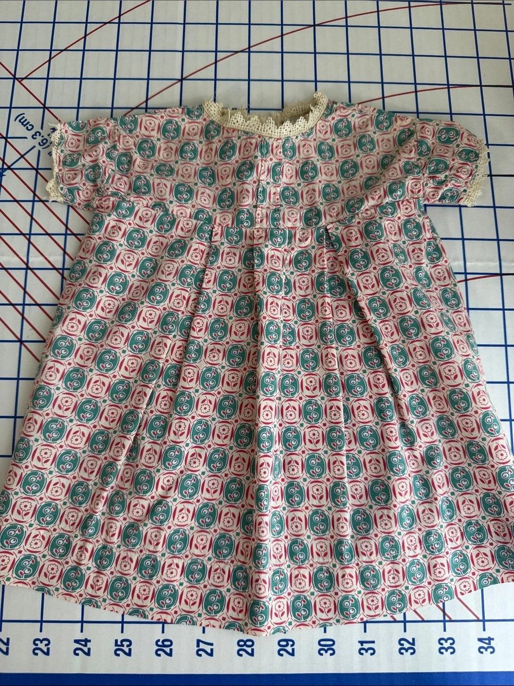 1930s 40s Vintage Cotton Child’s Dress Cutter Fabric Novelty Floral Print